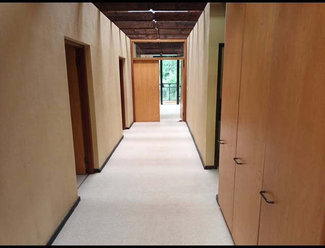 10 BEDROOM FREESTANDING TO LET IN EQUESTRIA